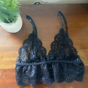 Black Lace Peekaboo Bralette‎